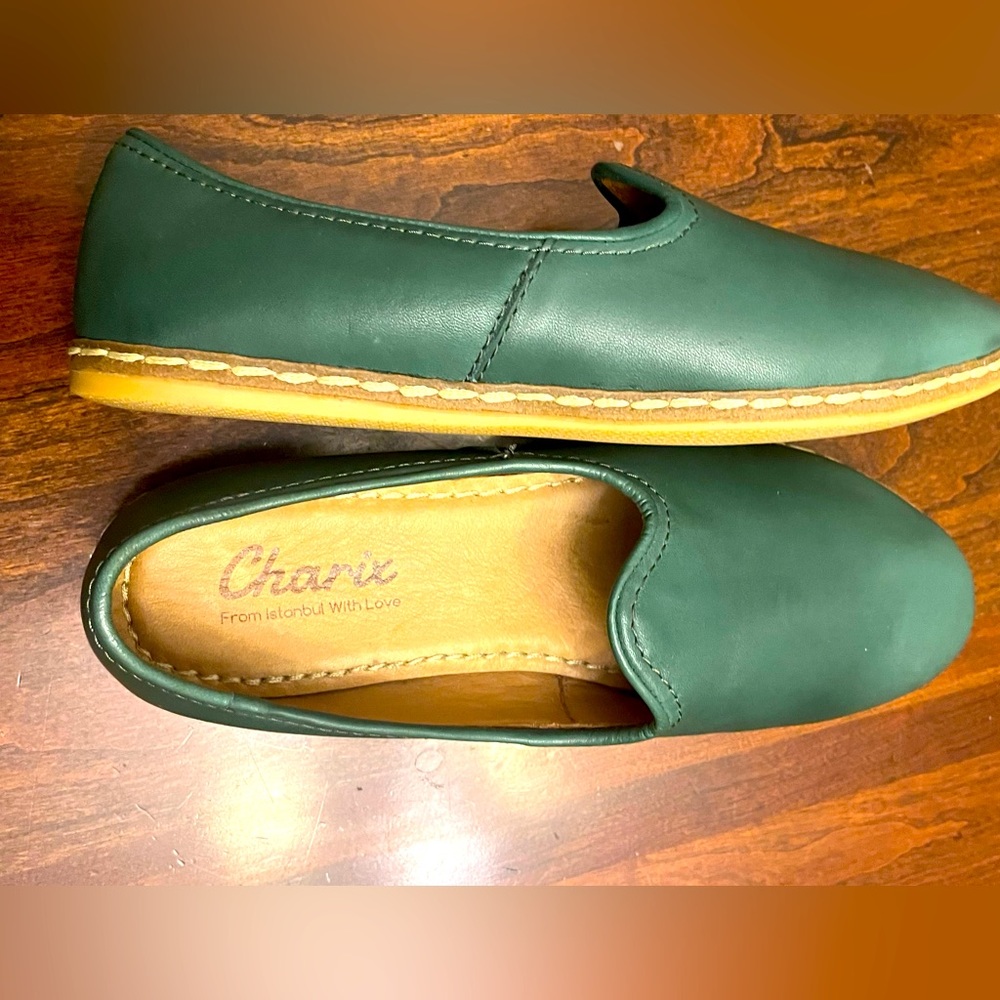 Never worn, NWT, Charix slip on shoes, hunter green, size 8